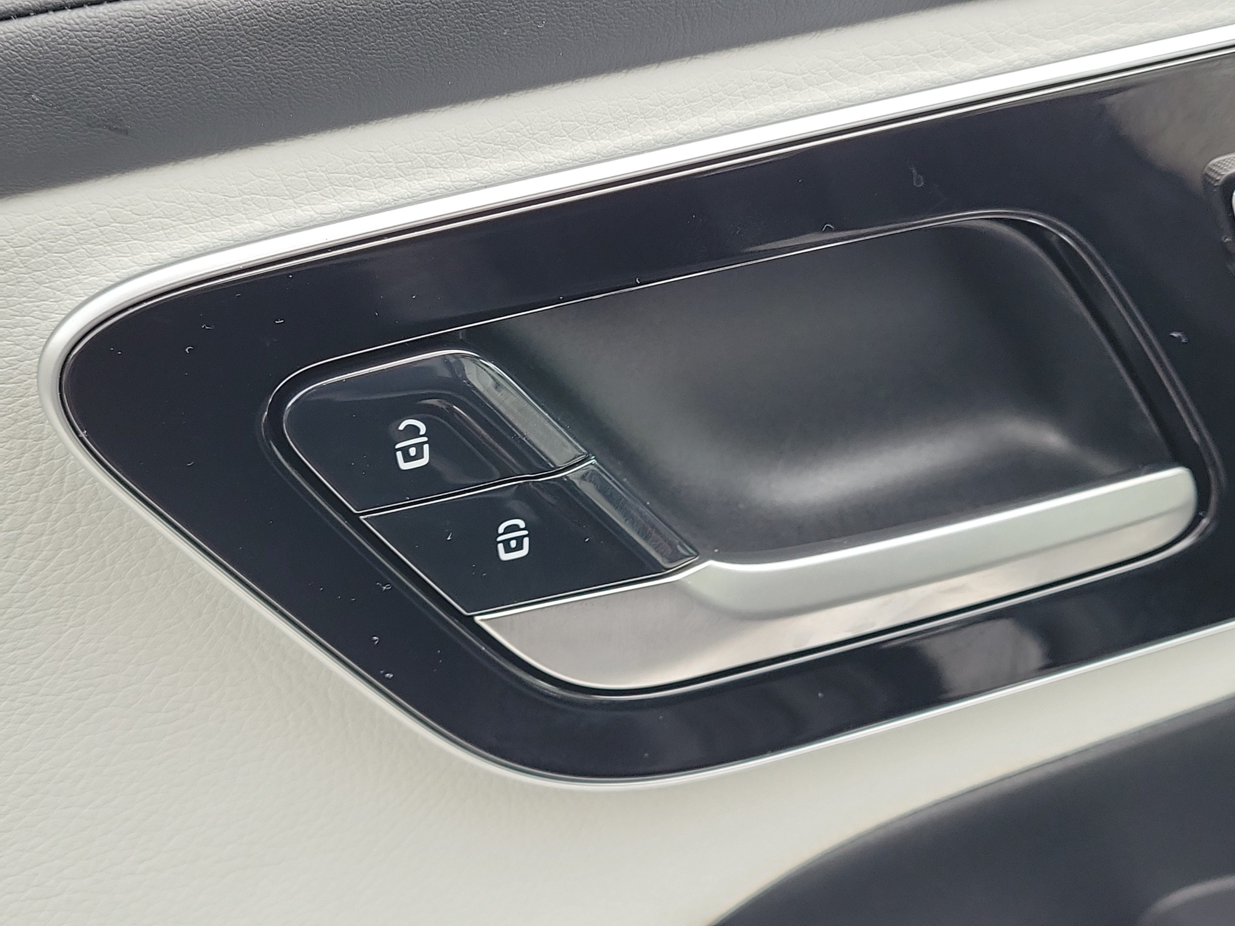 Used 2024 Mercedes-Benz GLC 300 image 18