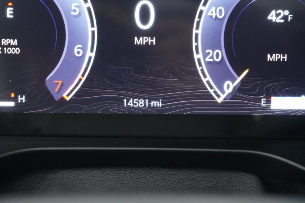 Used 2024 Jeep Grand Cherokee Limited w/ Black Appearance Package image 12