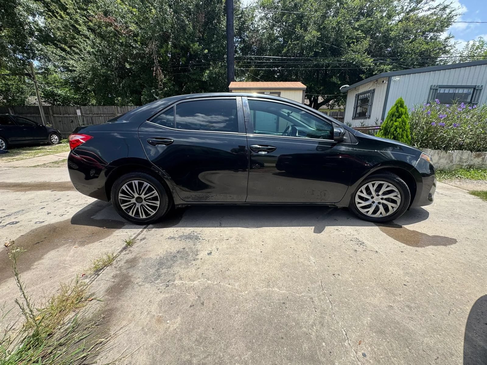 Used 2017 Toyota Corolla LE FWD image 5