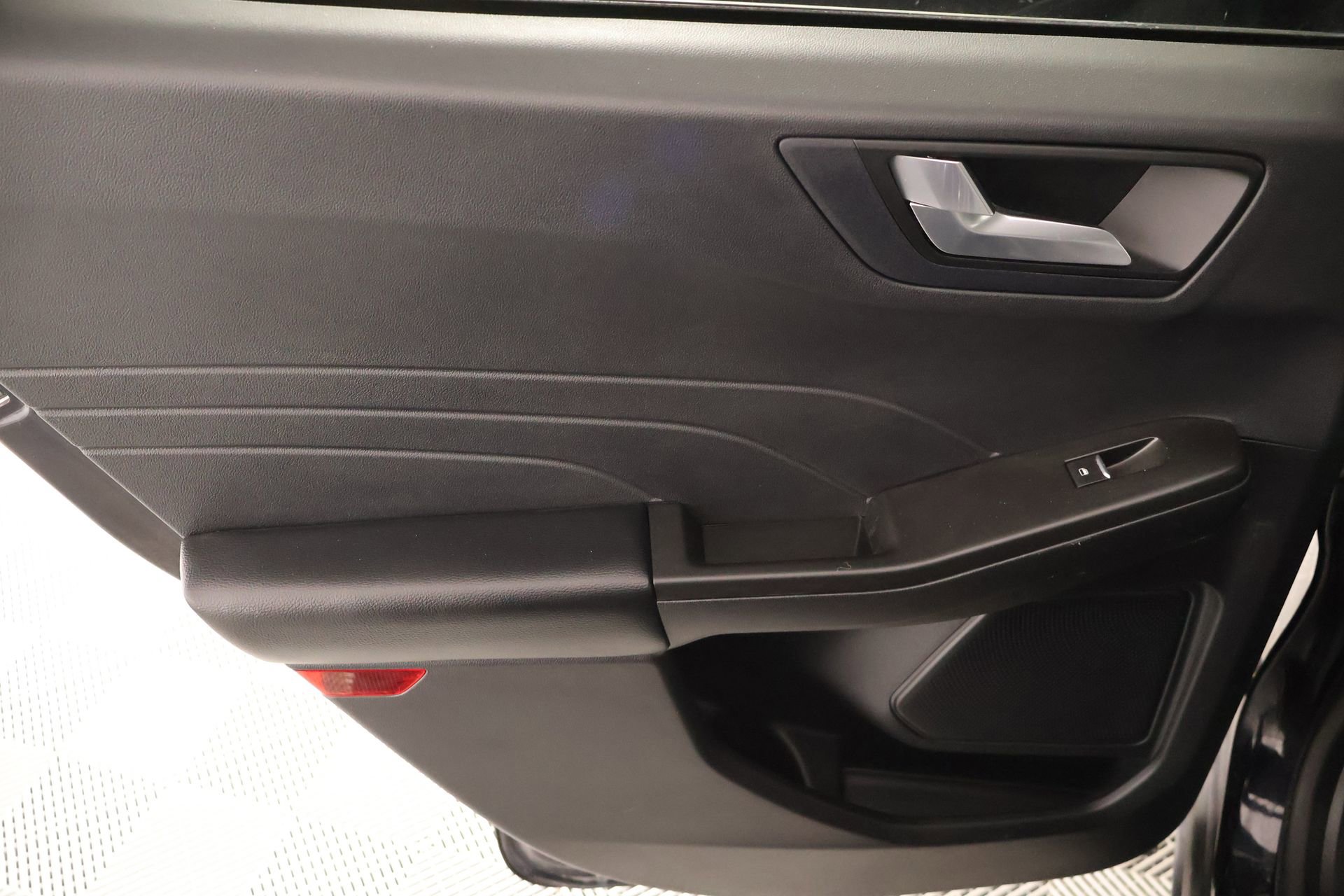 Used 2021 Ford Escape SE w/ SE Sport Appearance Package image 16