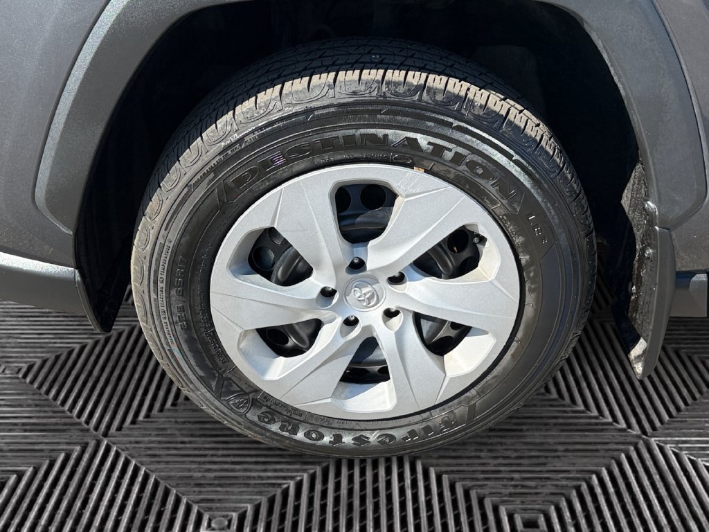 Used 2025 Toyota RAV4 LE AWD/4WD image 14