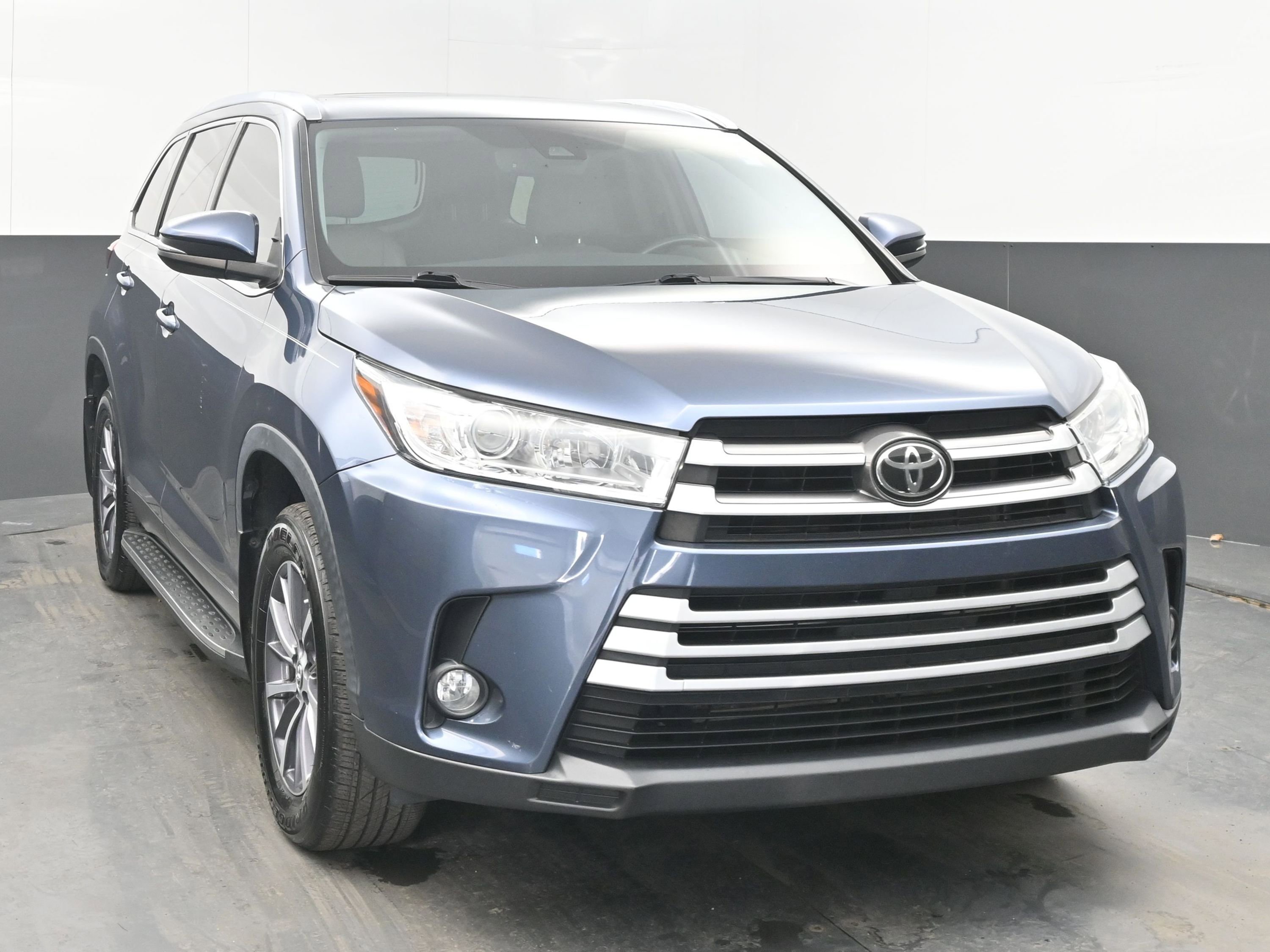 Used 2019 Toyota Highlander XLE image 2