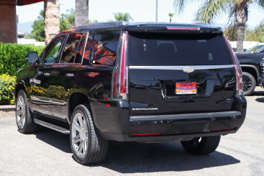 Used 2017 Cadillac Escalade Luxury AWD/4WD image 6