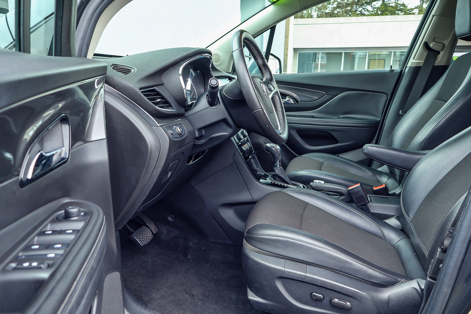 Used 2018 Buick Encore Preferred FWD image 2