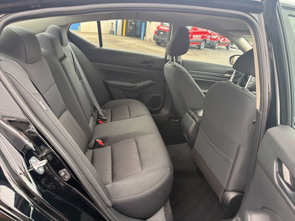Used 2025 Nissan Altima 2.5 SV FWD image 44