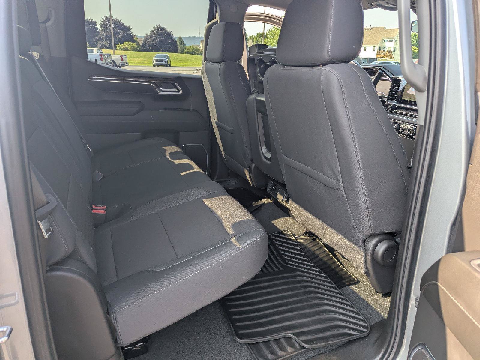 Used 2025 Chevrolet Silverado 1500 LT AWD/4WD image 26