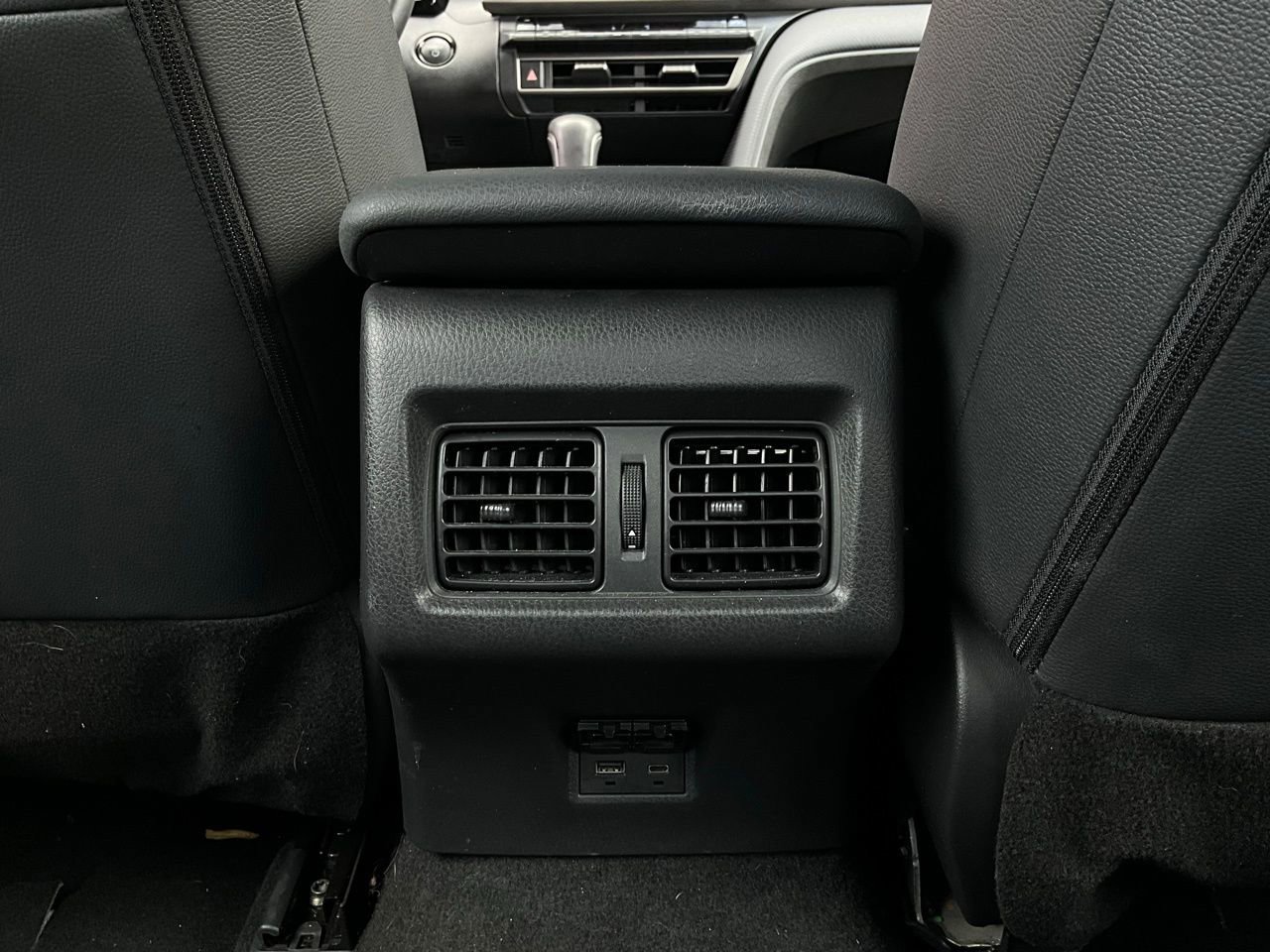 Used 2025 Toyota Camry SE image 13