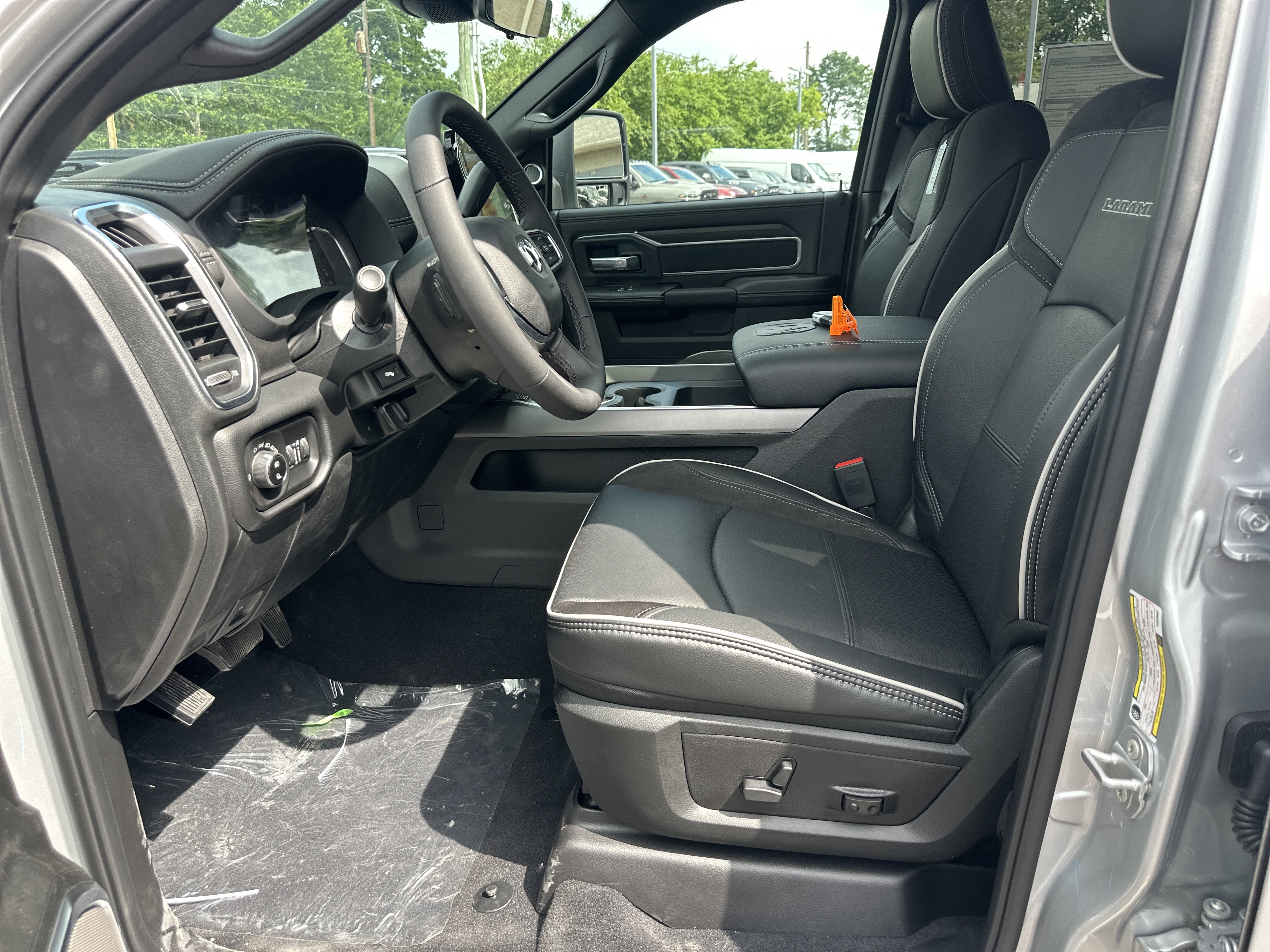 New 2026 RAM 2500 Laramie AWD/4WD image 29