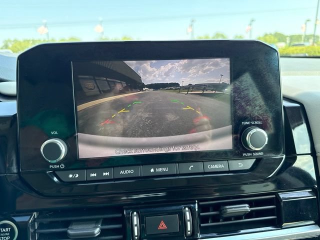Used 2022 Nissan Pathfinder SV AWD/4WD image 17