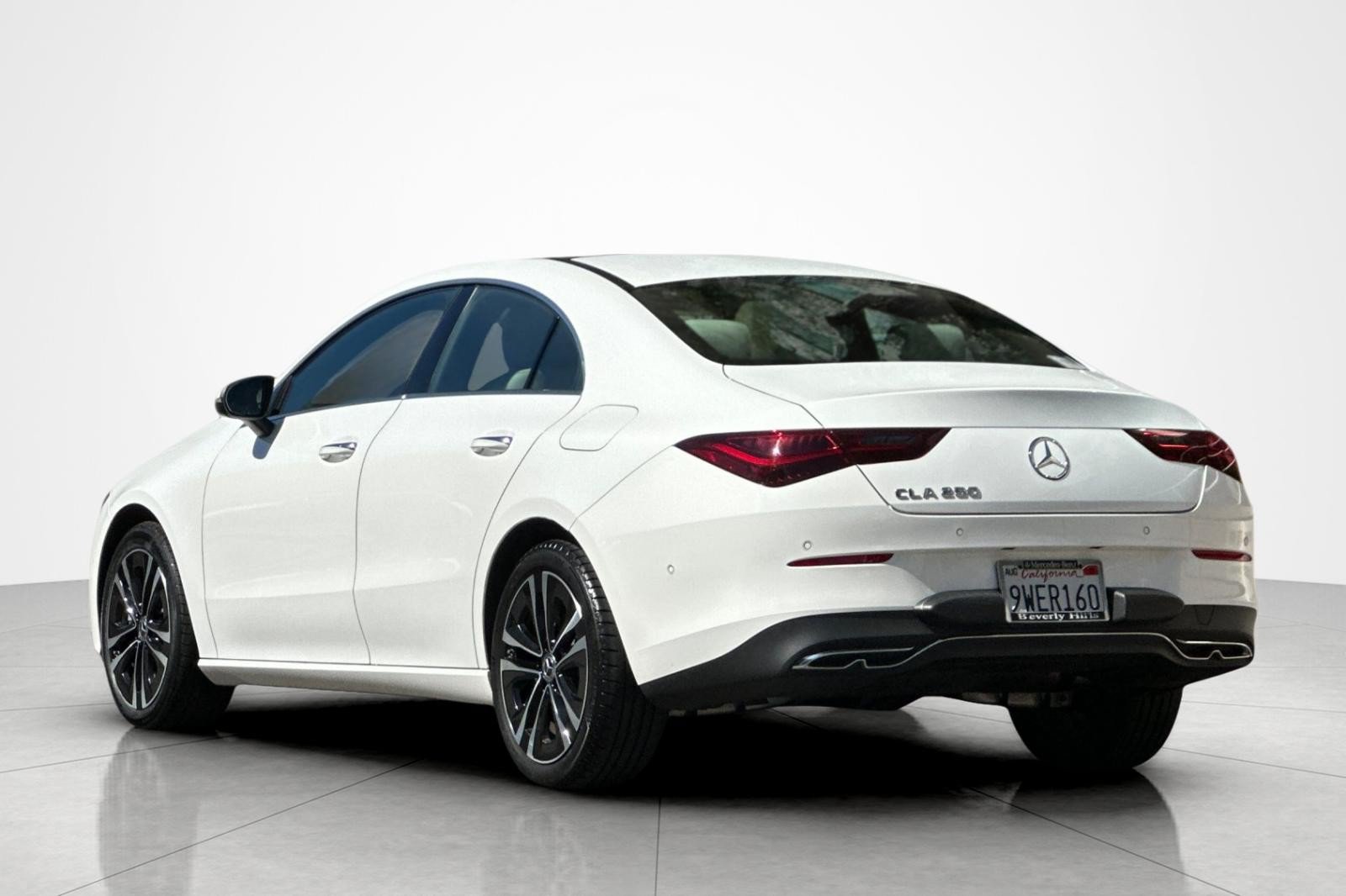 Used 2025 Mercedes-Benz CLA 250 image 3
