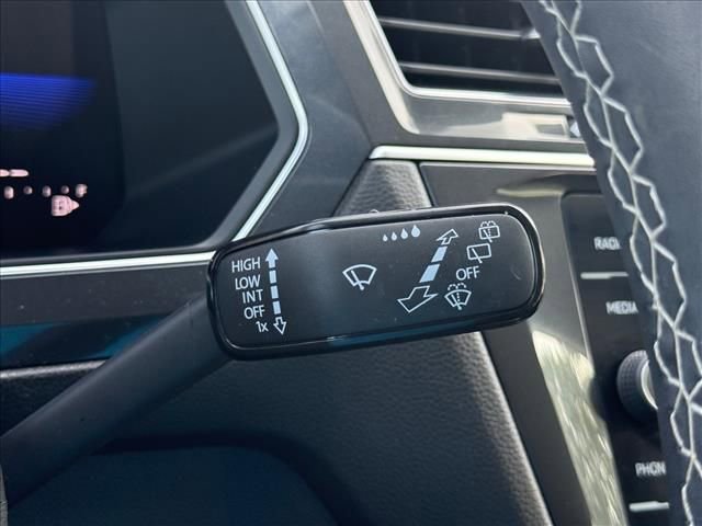 Used 2023 Volkswagen Tiguan SE FWD image 21