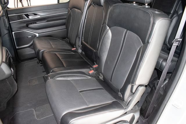 Used 2024 Jeep Wagoneer L Series II w/ Flexible Seating Group AWD/4WD image 17