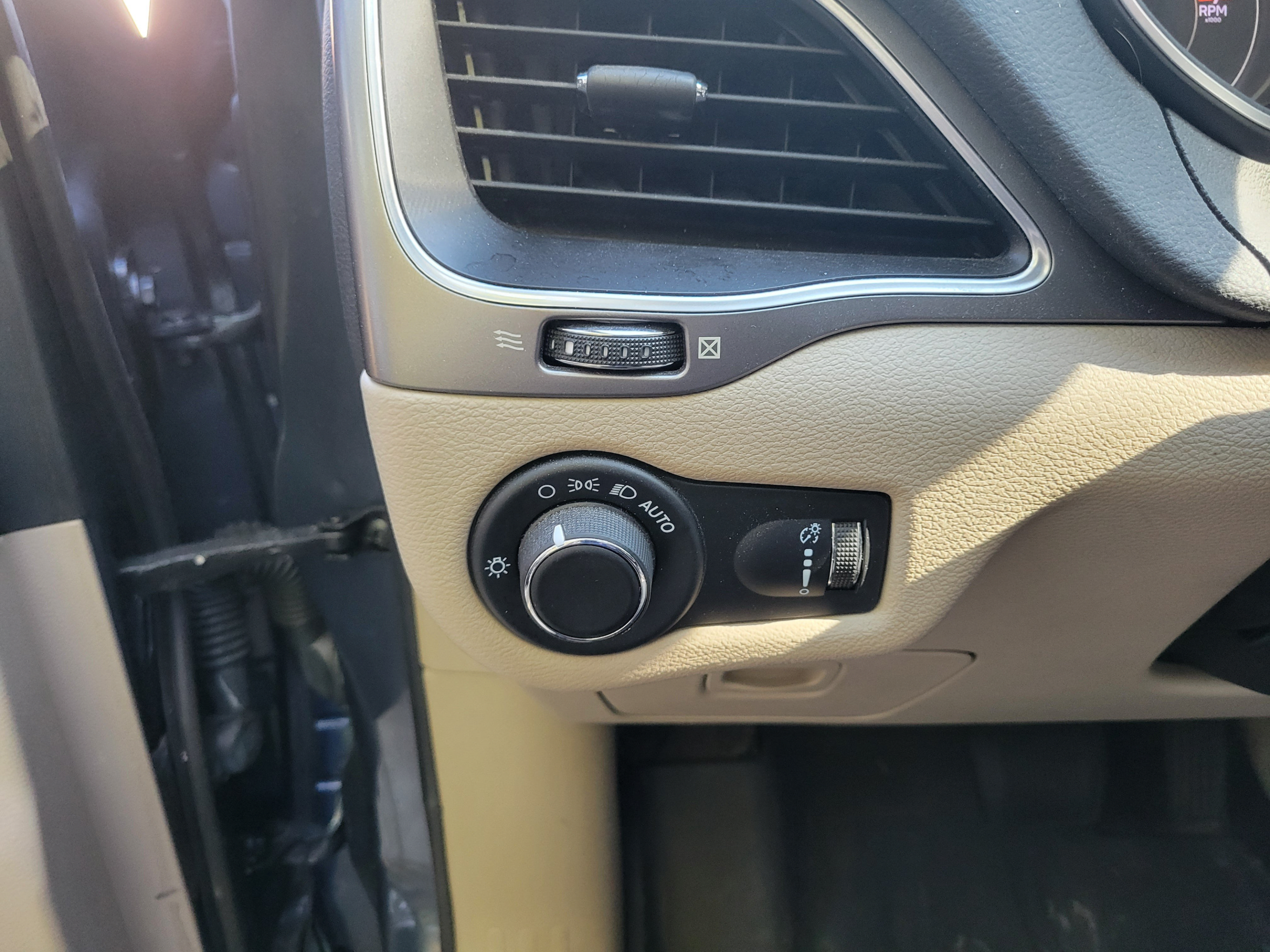 Certified 2021 Jeep Cherokee Latitude FWD image 25
