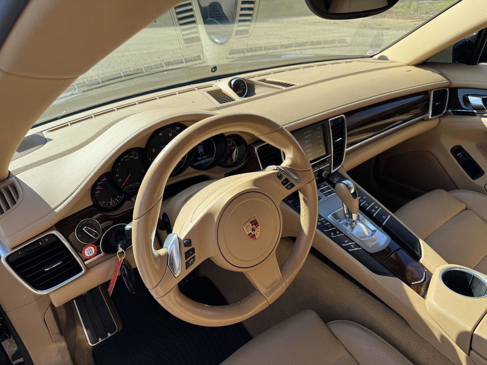 Used 2015 Porsche Panamera 4 image 16