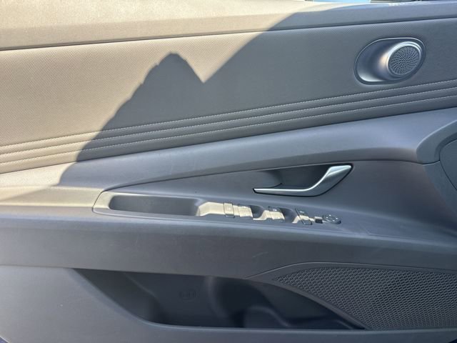 Used 2025 Hyundai Elantra SEL image 24