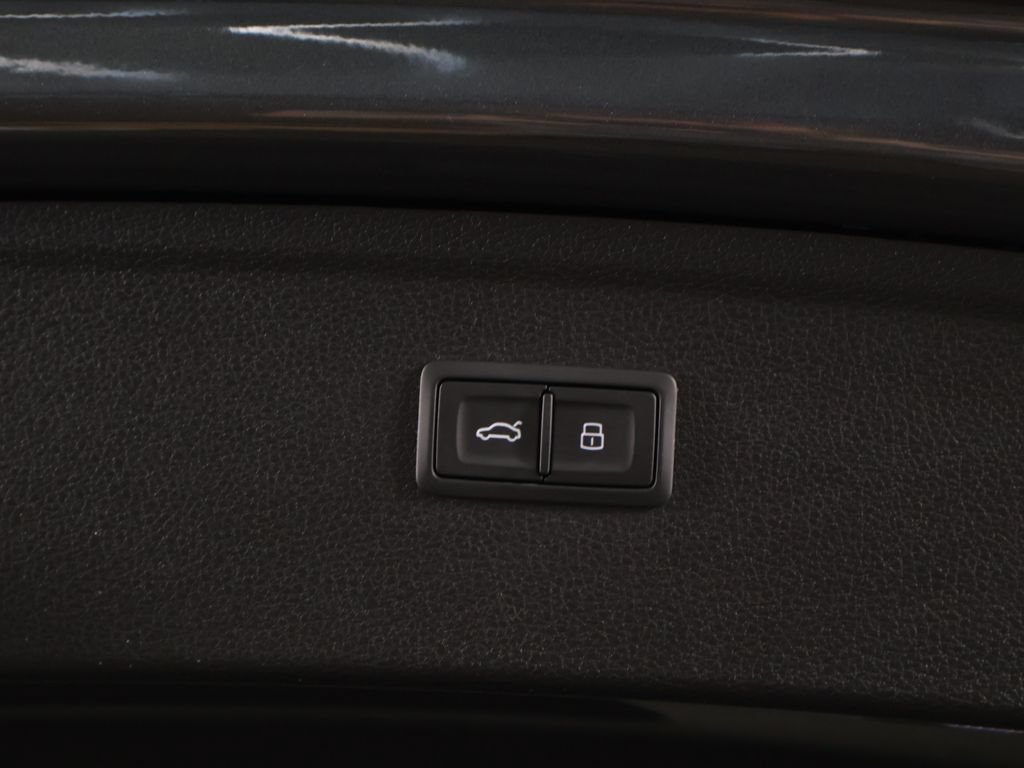 Used 2023 Audi Q5 2.0T Premium w/ Convenience Package AWD/4WD image 19