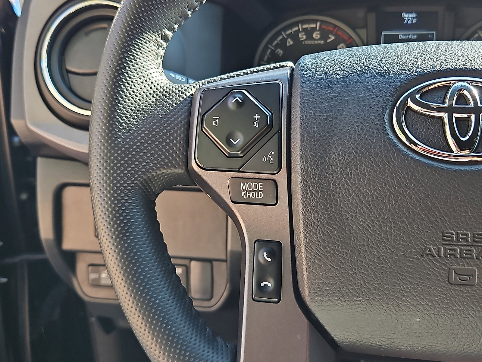 Used 2023 Toyota Tacoma TRD Off-Road w/ Technology Package AWD/4WD image 19