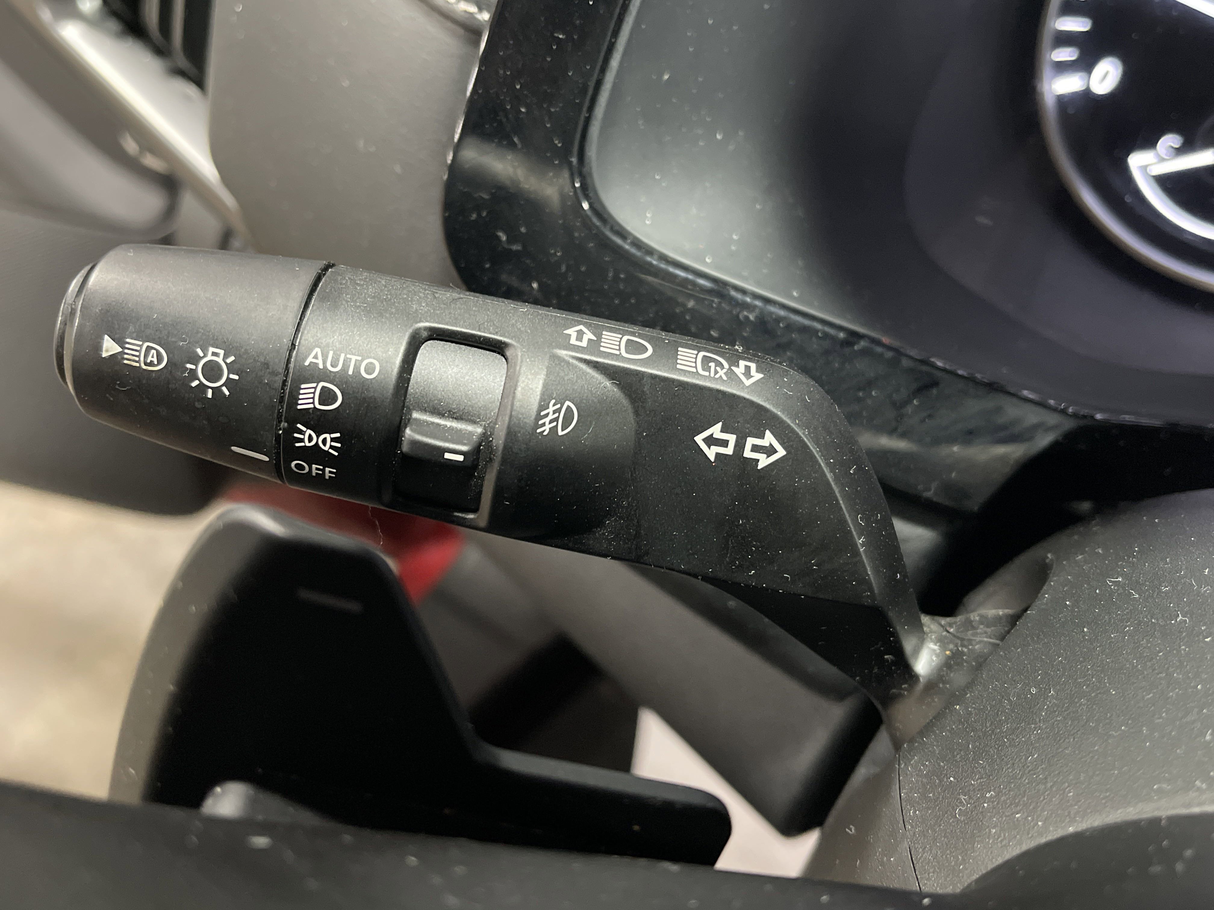 Used 2023 Nissan Pathfinder SL w/ Black Appearance Package image 17