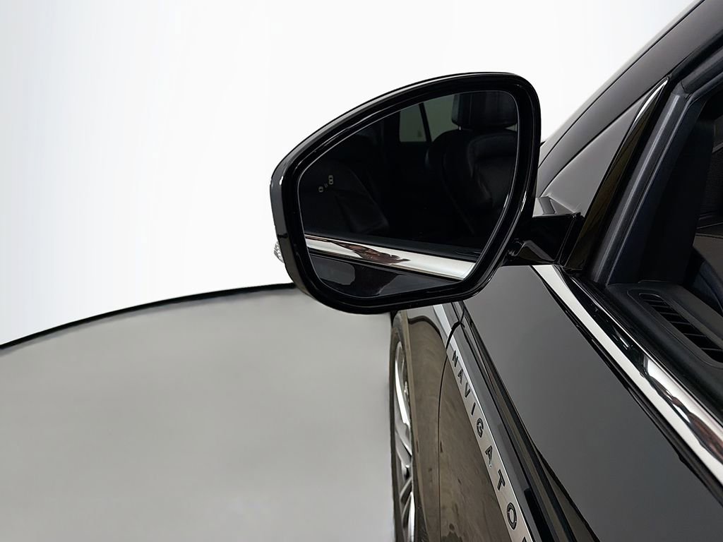 Used 2025 Lincoln Navigator Reserve image 31