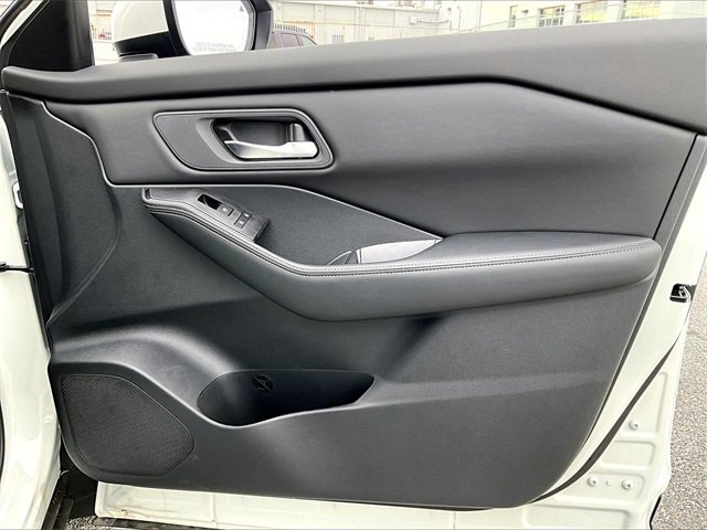 Used 2025 Nissan Rogue SV image 12