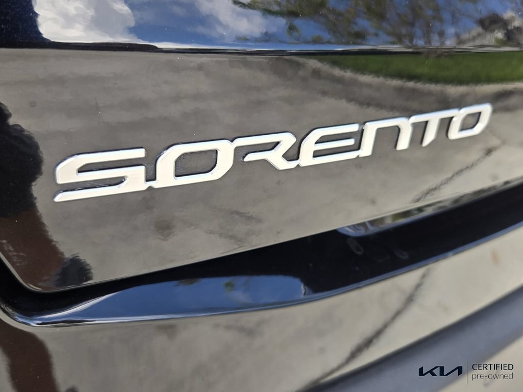 Certified 2025 Kia Sorento EX FWD image 17