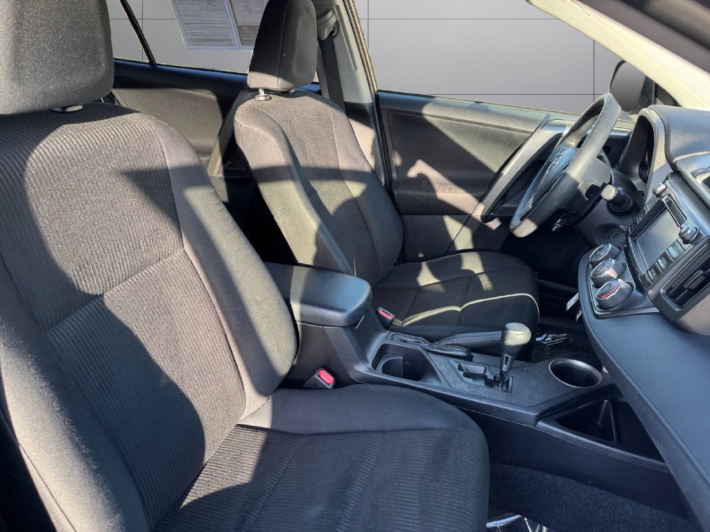 Used 2015 Toyota RAV4 LE AWD/4WD image 17