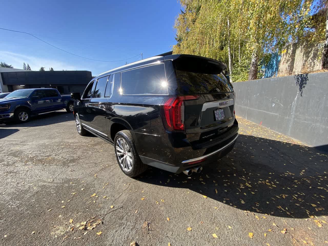 Used 2022 GMC Yukon XL Denali w/ Max Trailering Package AWD/4WD image 4