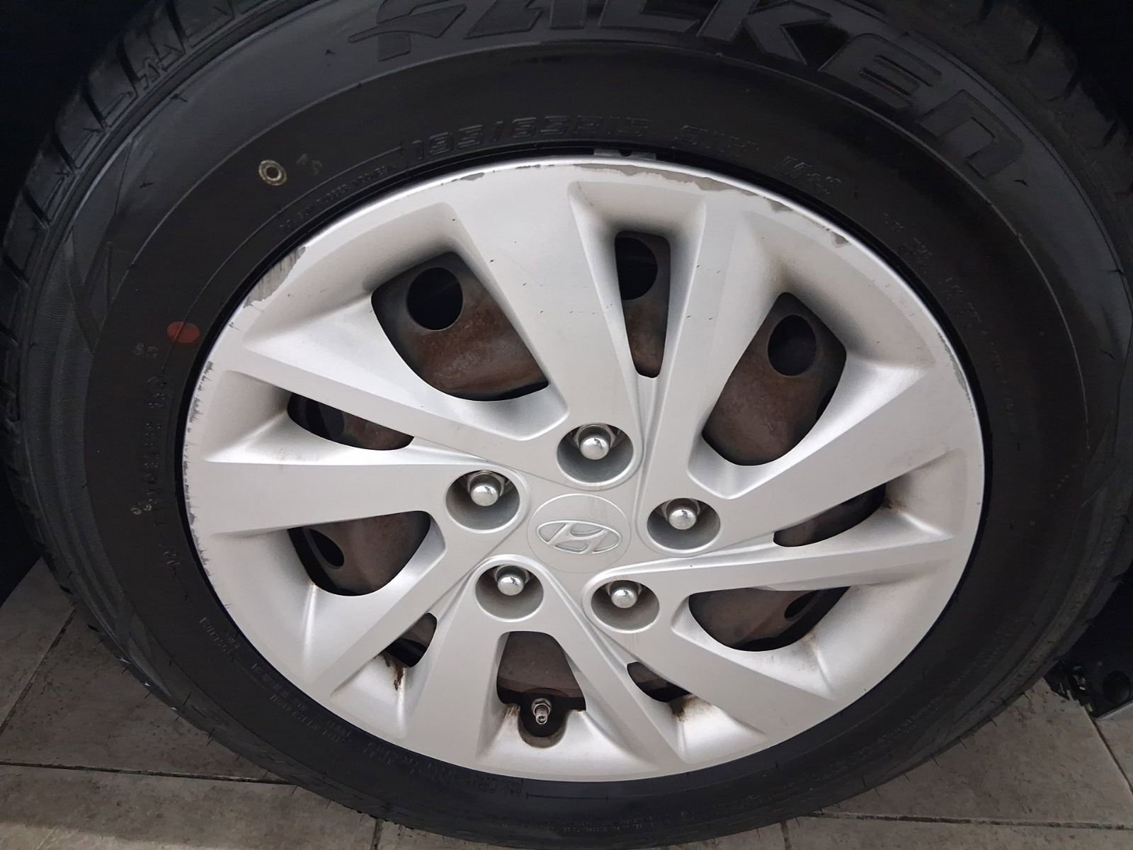 Used 2017 Hyundai Elantra SE image 11