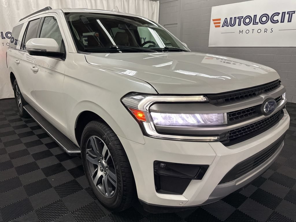 Used 2023 Ford Expedition Max XLT AWD/4WD image 3