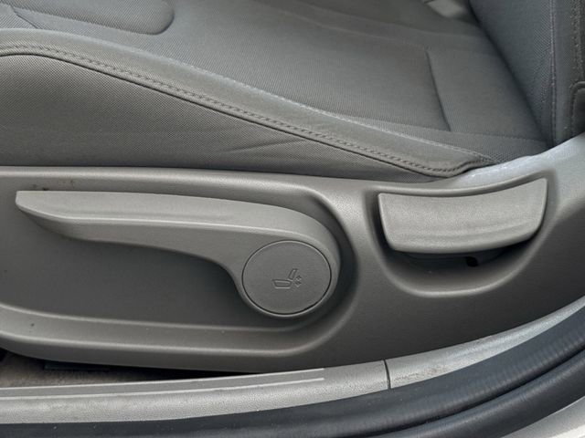 Used 2025 Hyundai Elantra SE image 22
