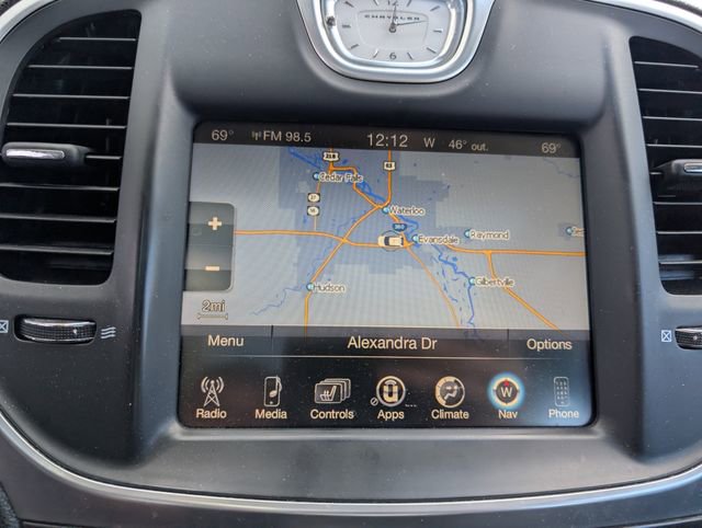 Used 2016 Chrysler 300 C image 4