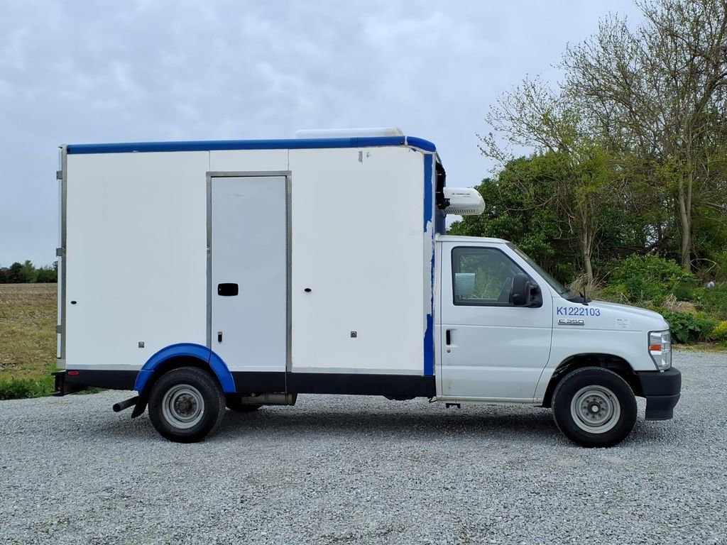 Used 2023 Ford E-350 and Econoline 350 Super Duty w/ Power Windows & Locks Group RWD image 4