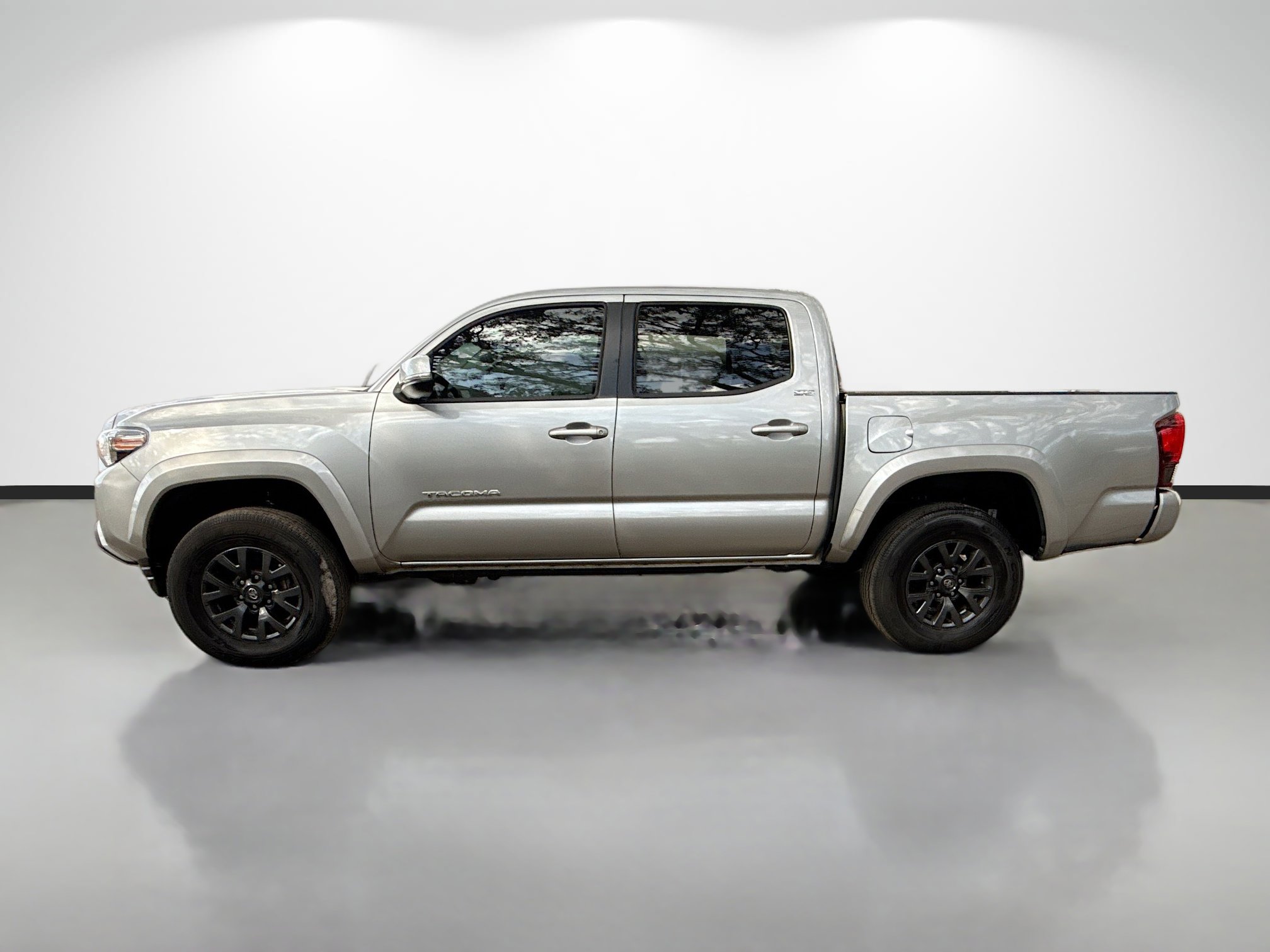 Used 2023 Toyota Tacoma SR5 w/ Technology Package image 6