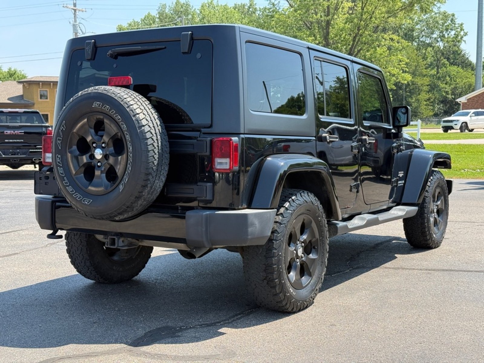 Used 2016 Jeep Wrangler Unlimited Sahara w/ Dual Top Group AWD/4WD image 8