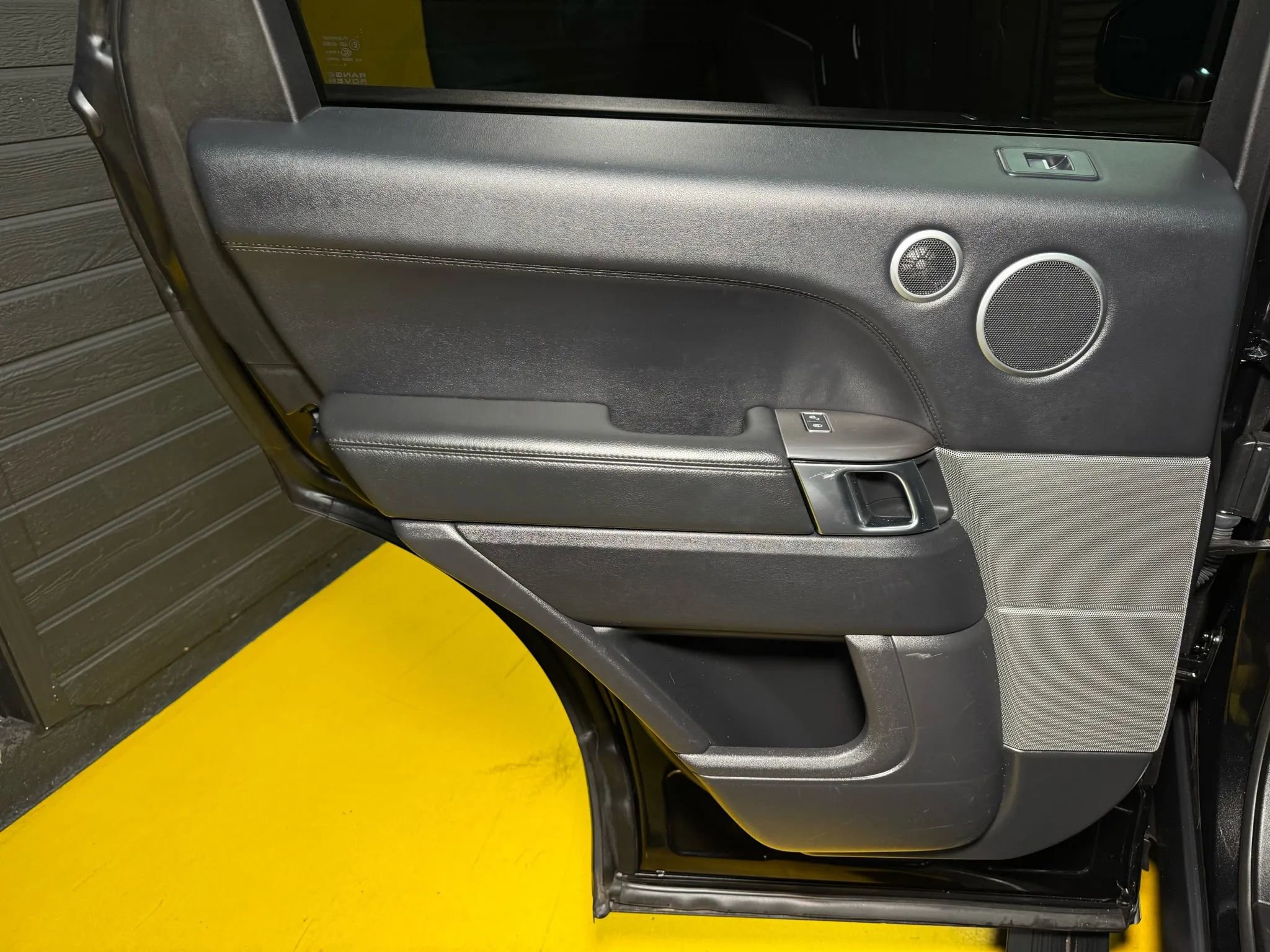 Used 2016 Land Rover Range Rover Sport SE image 21