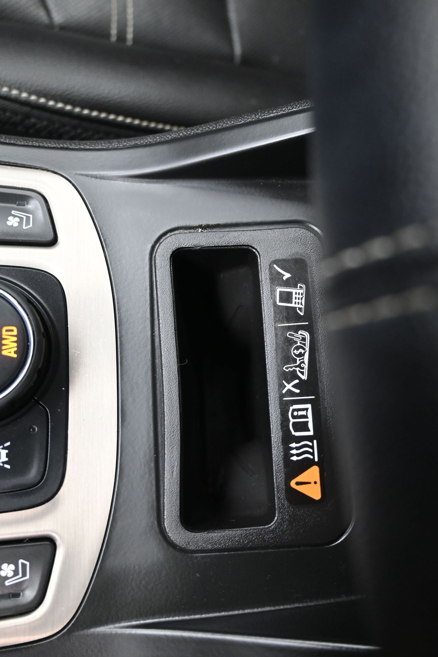 Used 2023 GMC Terrain Denali w/ Black Diamond Edition image 27