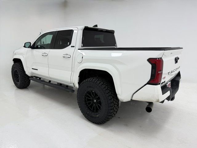 Used 2024 Toyota Tacoma SR5 AWD/4WD image 37