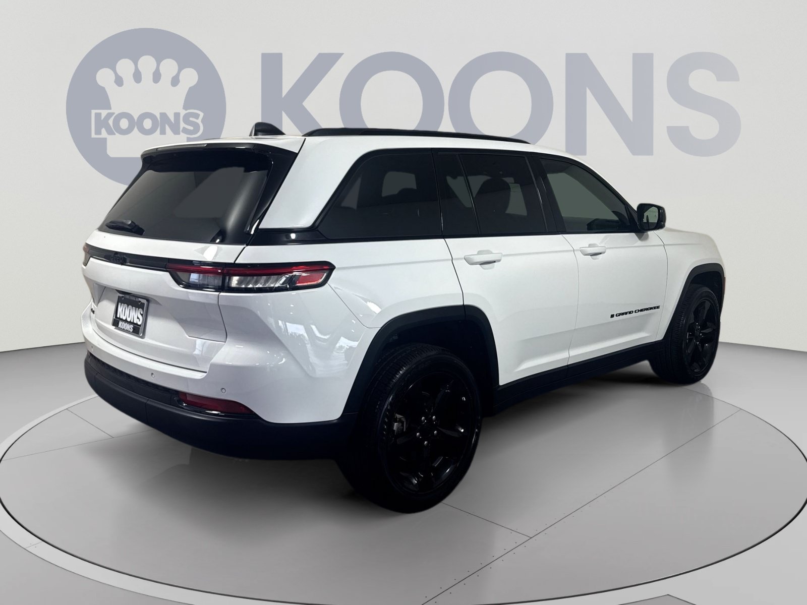 Used 2025 Jeep Grand Cherokee Altitude AWD/4WD image 7