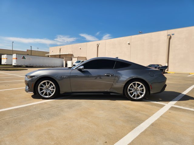 Used 2025 Ford Mustang GT Premium RWD image 4