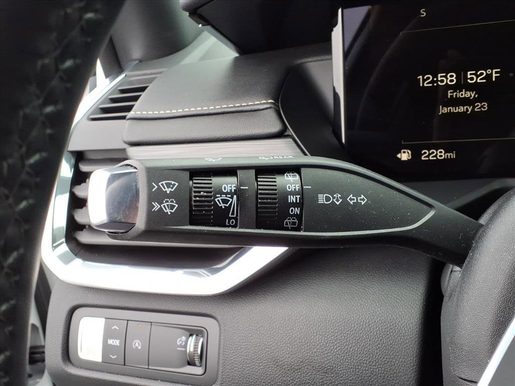 Used 2025 GMC Acadia Elevation image 12