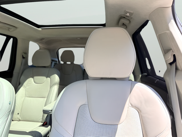 Used 2025 Volvo XC90 T8 Ultra w/ Lounge Package AWD/4WD image 16