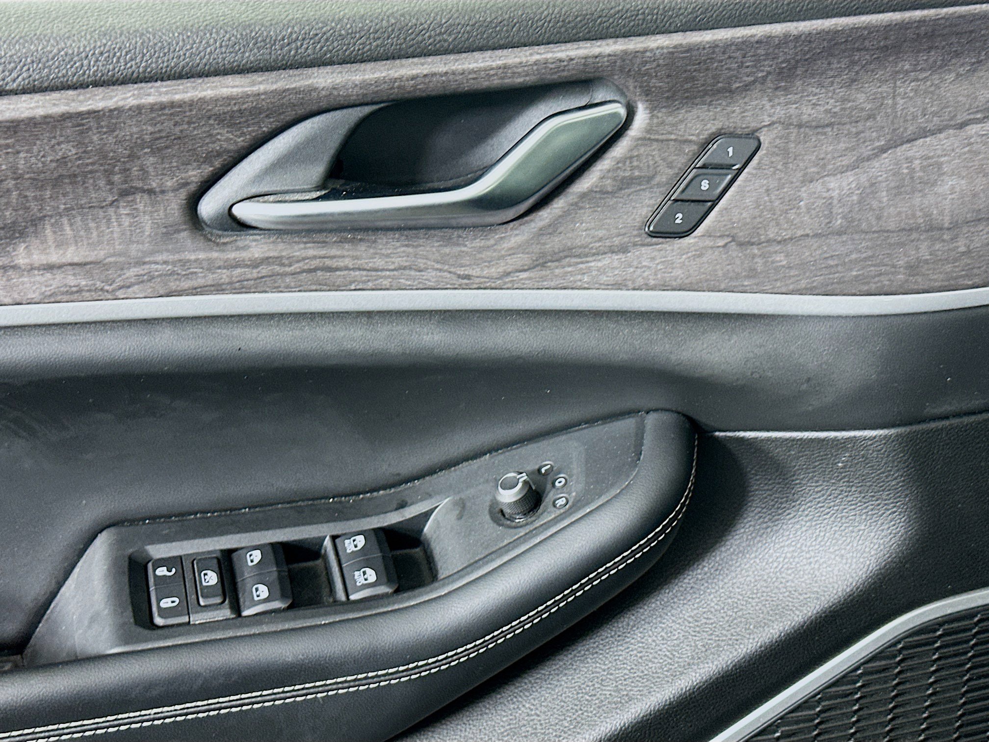 Used 2022 Jeep Grand Cherokee Limited 4xe w/ Luxury Tech Group II image 15