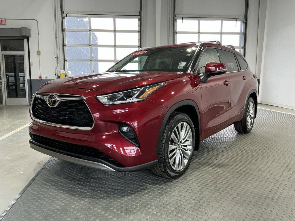 Used 2022 Toyota Highlander Platinum image 2