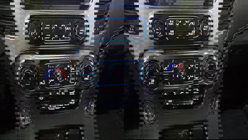 Used 2019 Chevrolet Tahoe 4WD w/ Enhanced Driver Alert Package image 17