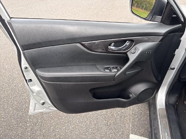 Used 2020 Nissan Rogue SV w/ Premium Package FWD image 22