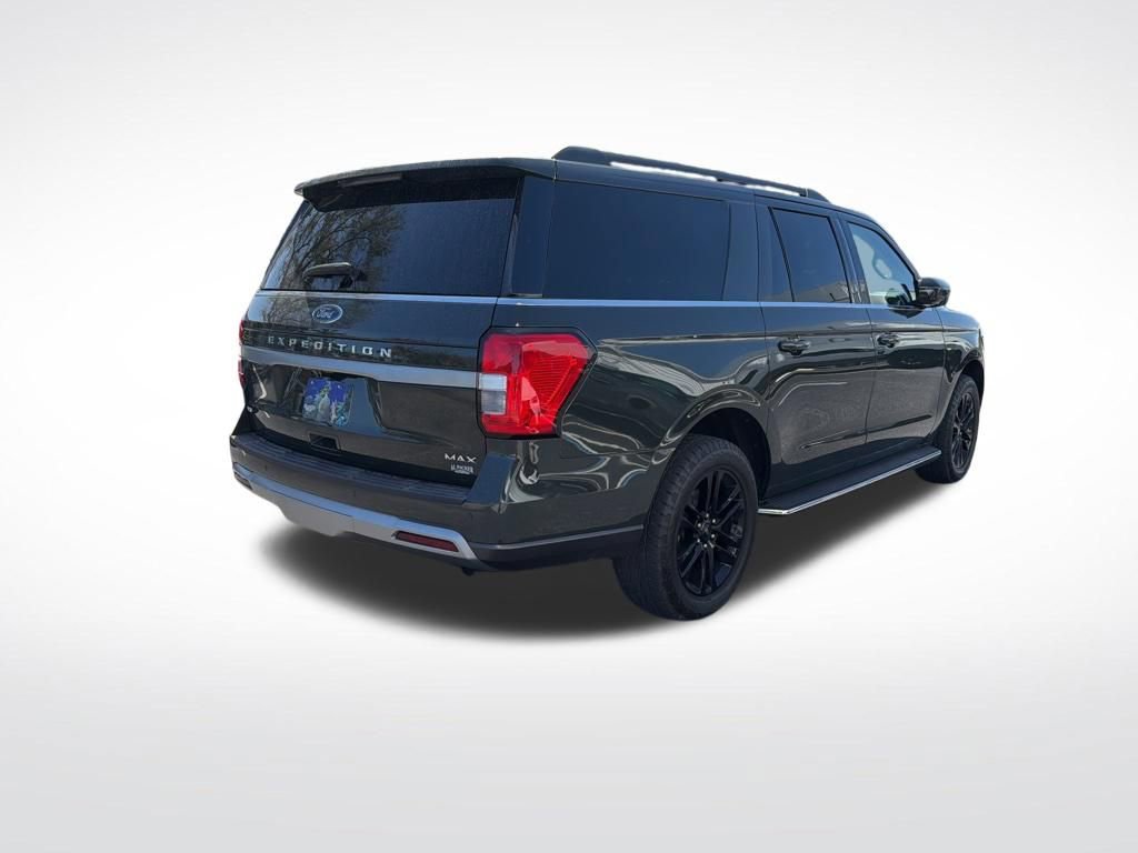 Used 2023 Ford Expedition Max XLT image 5