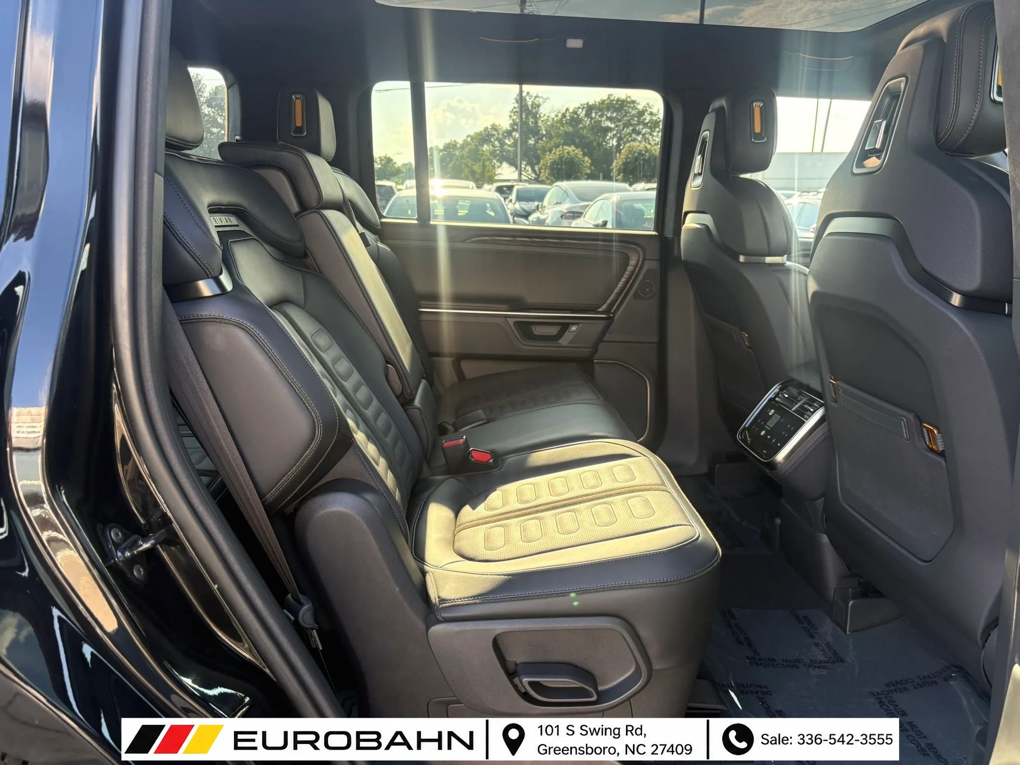 Used 2025 Rivian R1S Adventure Dual AWD/4WD image 11