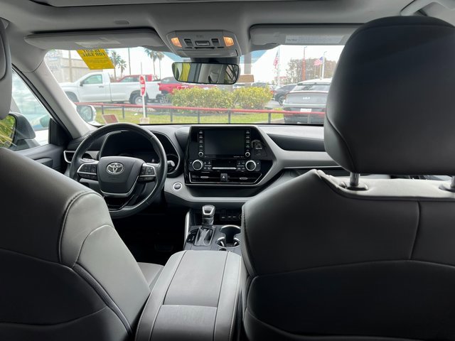Used 2021 Toyota Highlander XLE image 10
