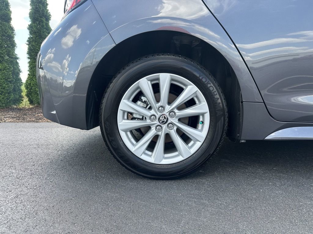 Certified 2025 Toyota Corolla SE FWD image 32