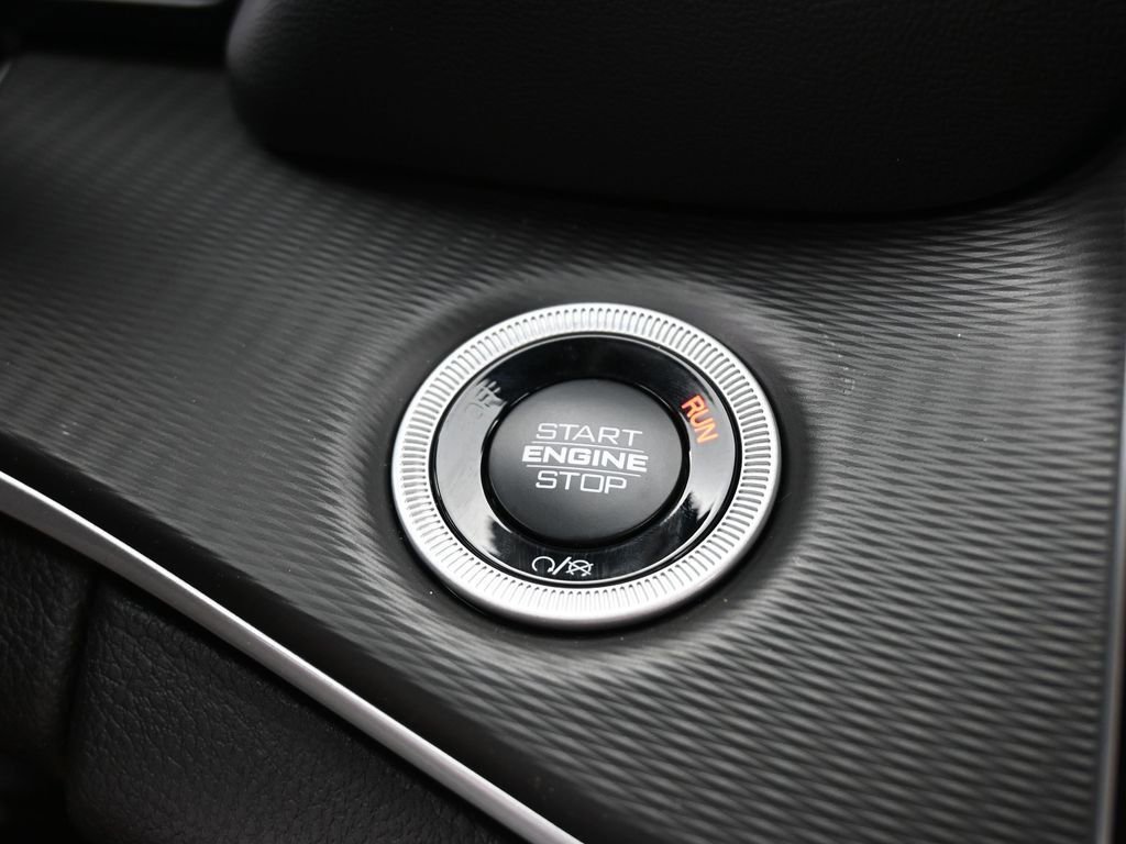 Used 2025 Jeep Grand Cherokee L Laredo image 24